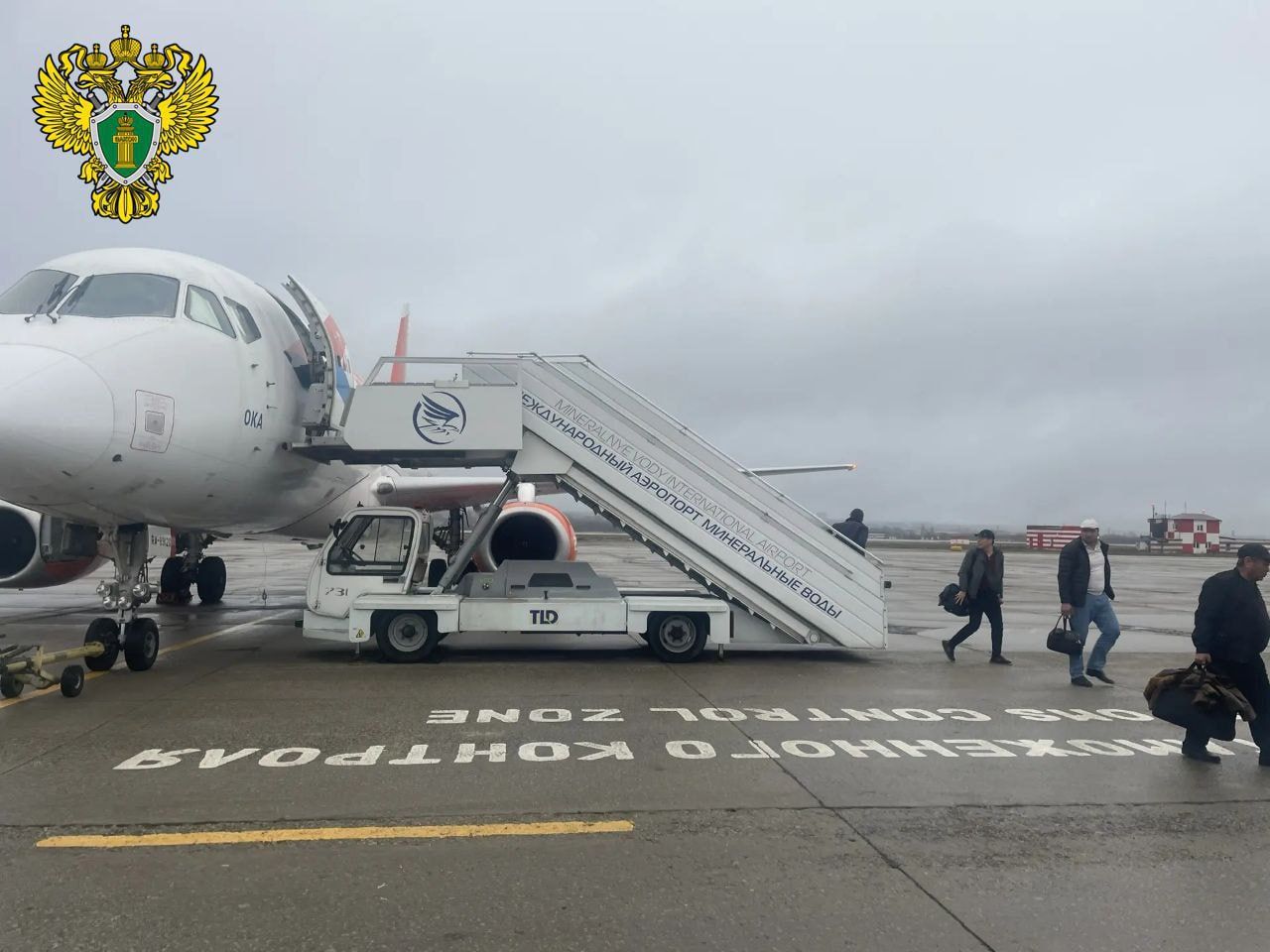 Самолет «Азимута» совершил экстренную посадку в аэропорту Минвод