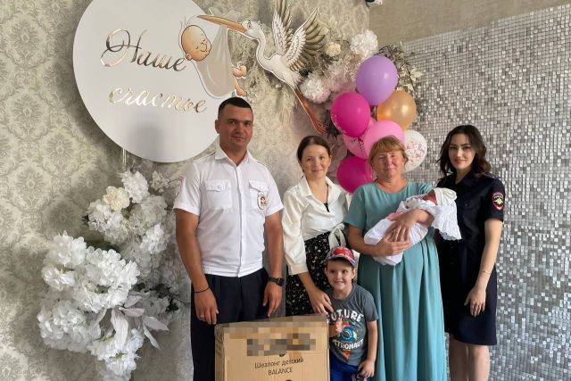Автоинспекторы помогли будущей маме добраться до роддома в Минеральных Водах
