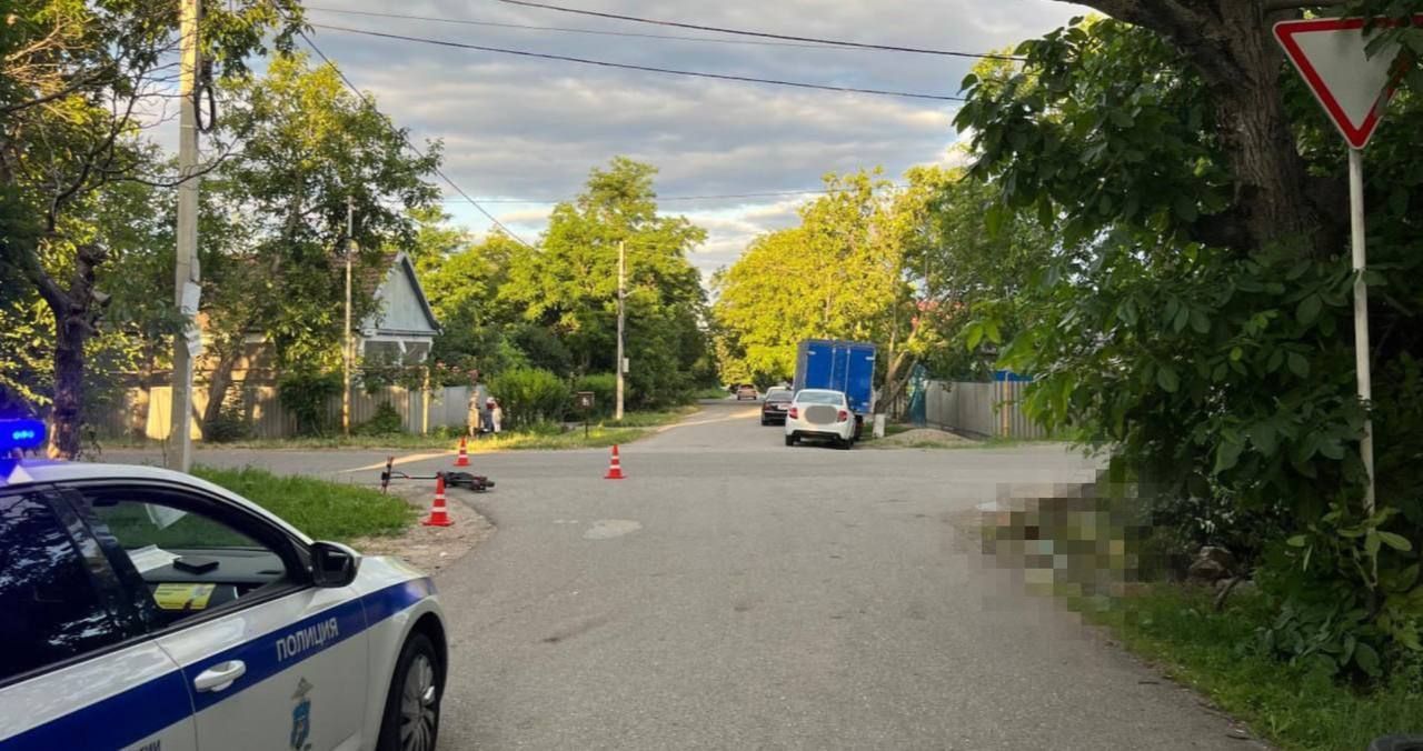 В Железноводске 14-летний самокатчик получил множественные травмы после столкновения с двумя авто