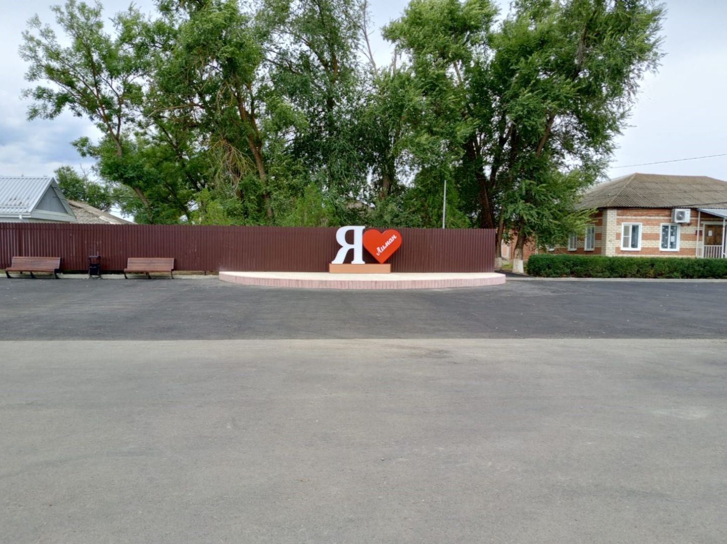 Центральную площадь обновили в селе Ипатовского округа