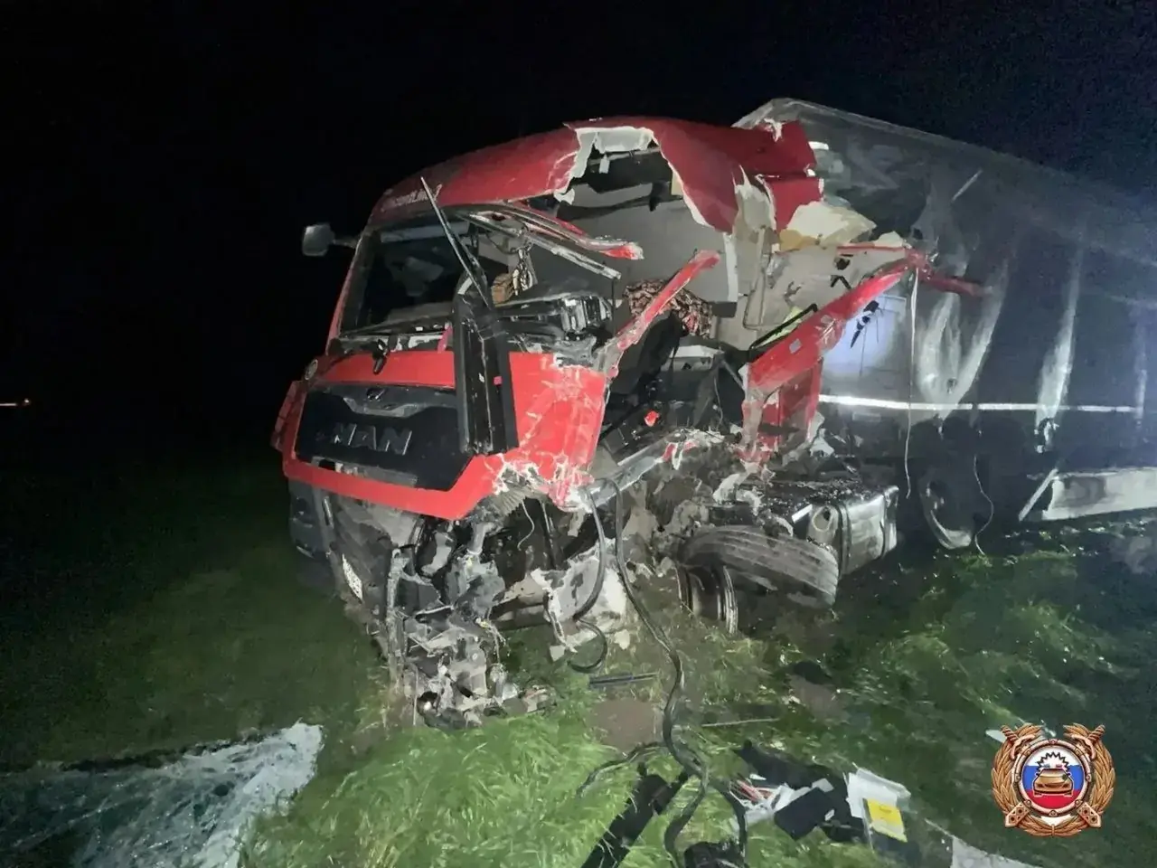 Три грузовика столкнулись на Ставрополье, один из водителей погиб