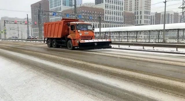 Около 60 единиц техники очищают улицы Ставрополя от снега