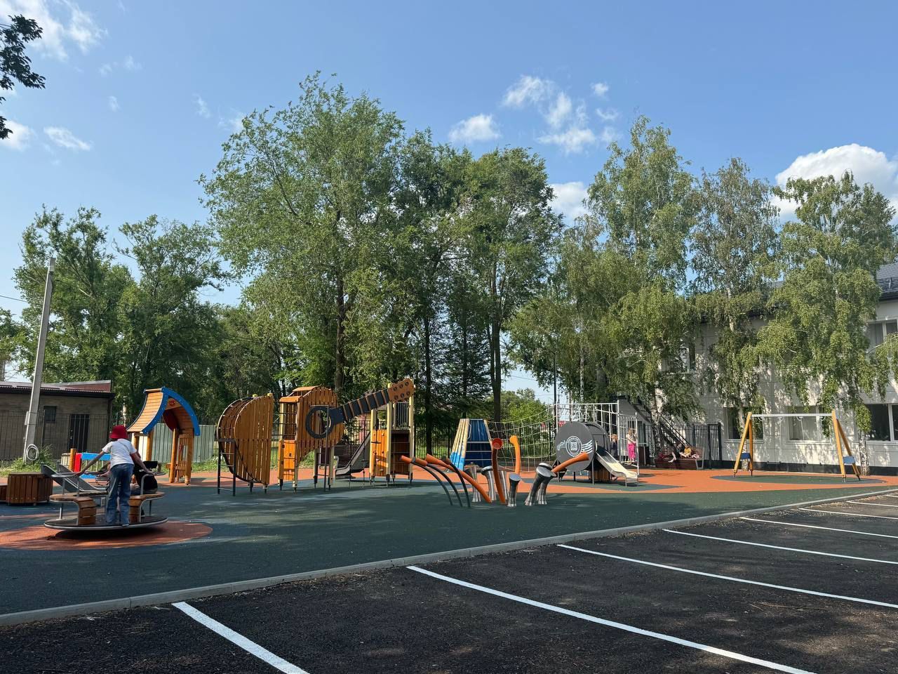 Стадион и детские площадки открыли на Ставрополье