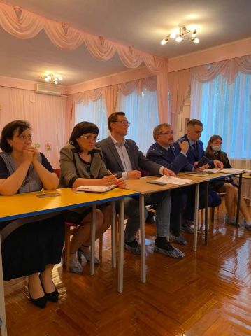 В Железноводске родители малышей из детсада «Солнышко» встретились с прокурором В Железноводске родители малышей из детсада «Солнышко» встретились с прокурором