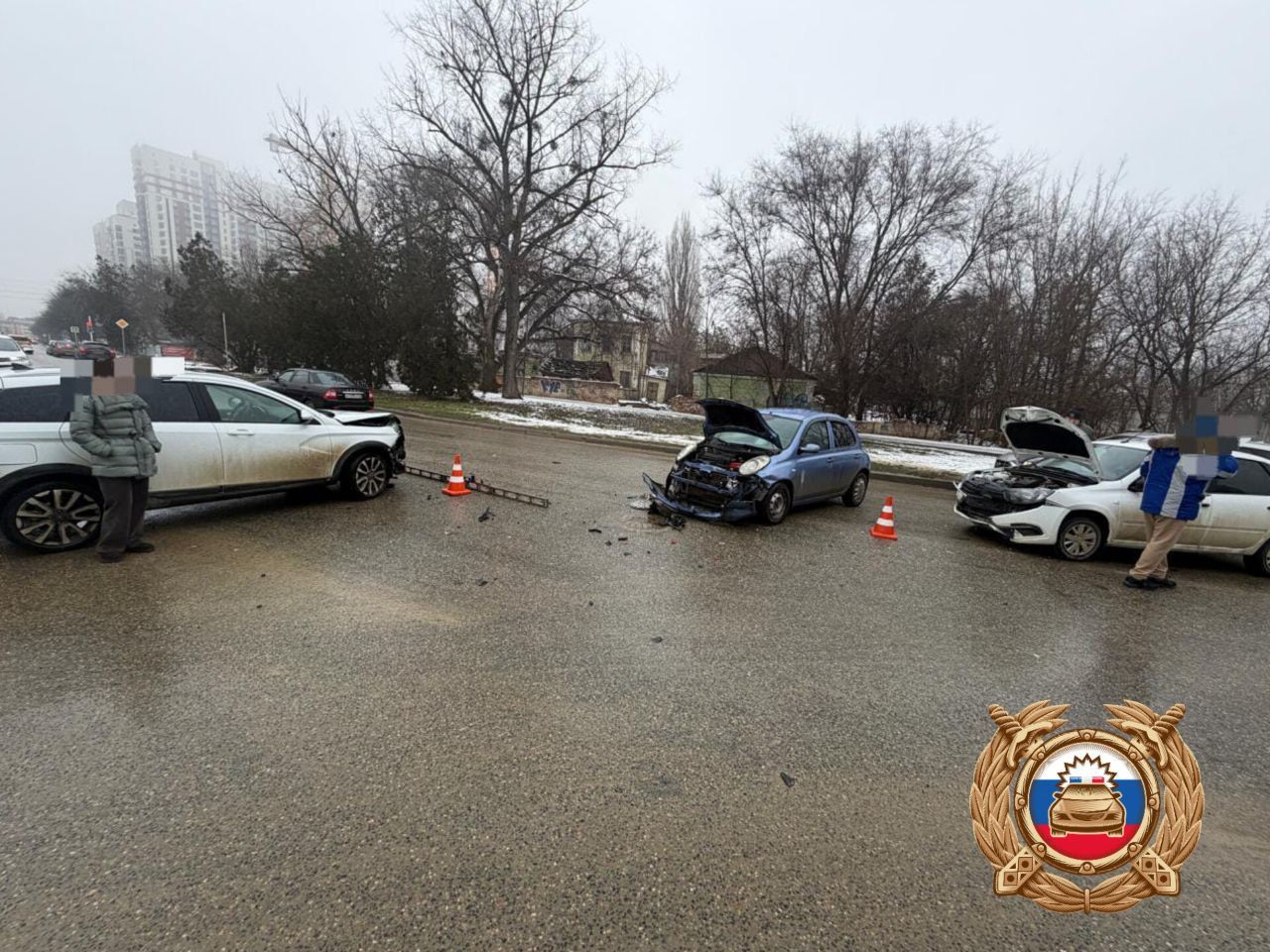 Два человека попали в больницу после тройного ДТП в Ставрополе