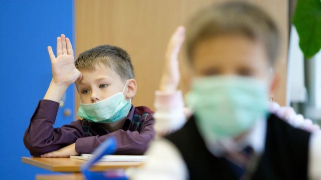 В Ставрополе учеников 3 класса гимназии № 12 отправили на карантин из-за ковида В Ставрополе учеников 3 класса гимназии № 12 отправили на карантин из-за ковида
