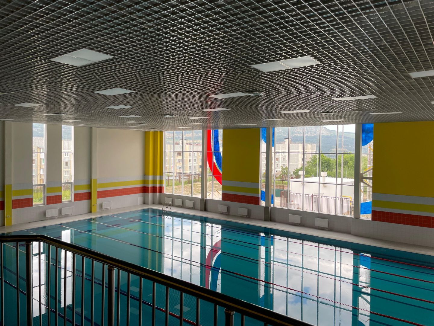 Бассейн на 8 дорожек построили на территории гимназии №19 Кисловодска