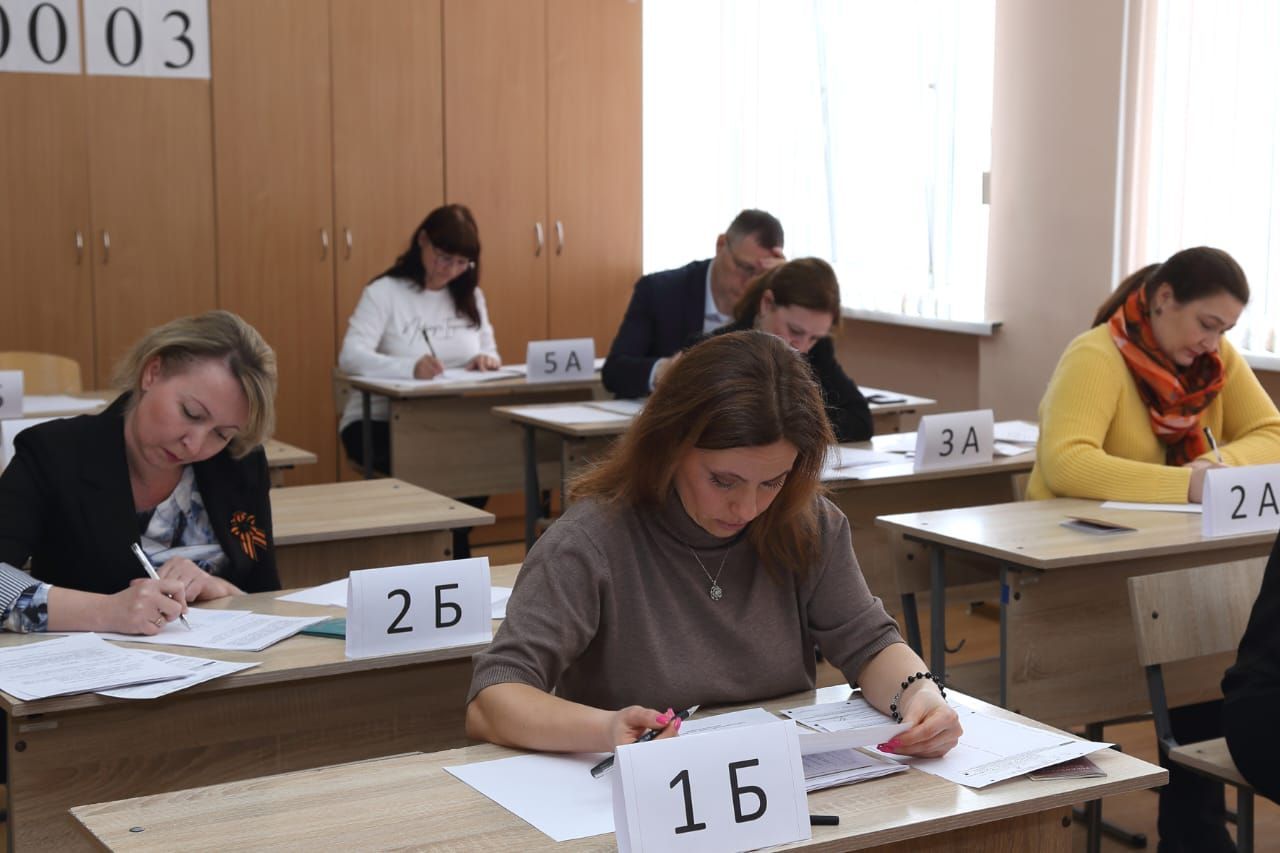 Около 60 родителей ставропольских выпускников сдали пробный ЕГЭ по математике