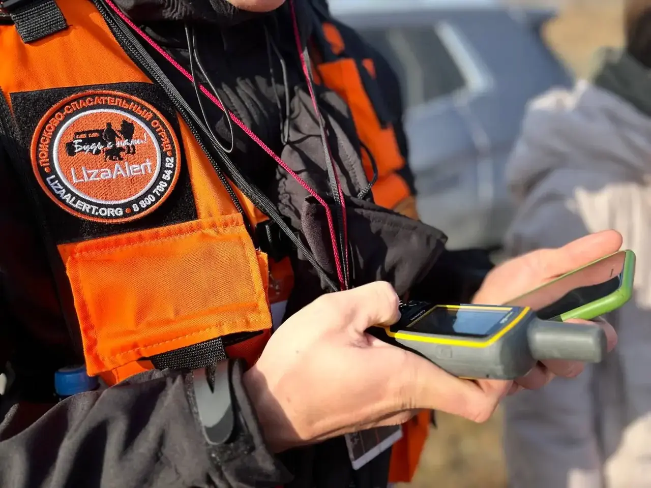 Билайн и «Группа Лента» запустили социальный видеоролик в поддержку «ЛизаАлерт» на экранах в магазинах