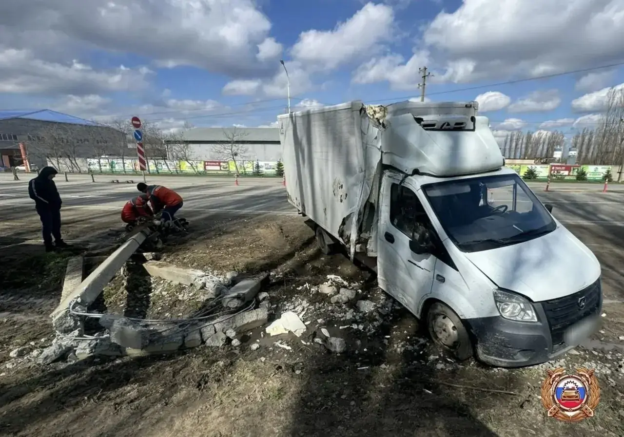 Упавшая опора ЛЭП на время перекрыла движение на Северном обходе Ставрополя