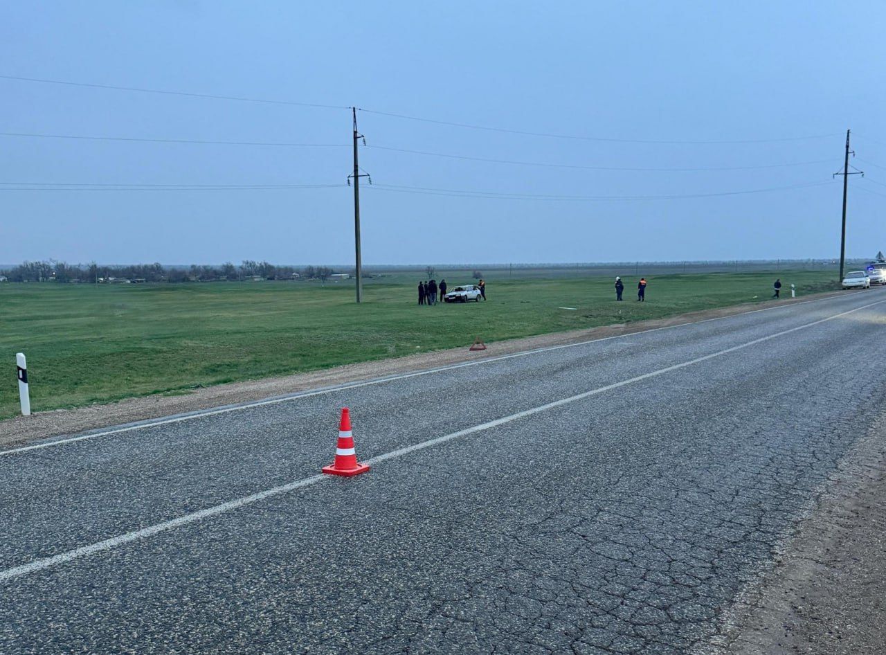 Женщина пострадала при опрокидывании машины