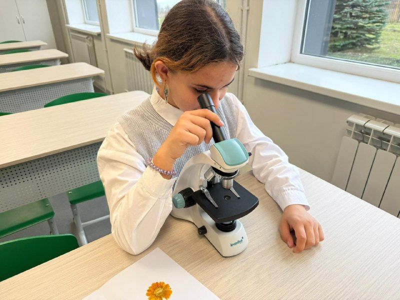 В Предгорье тепличный комплекс оснастил агрокласс школы микроскопами и гербариями