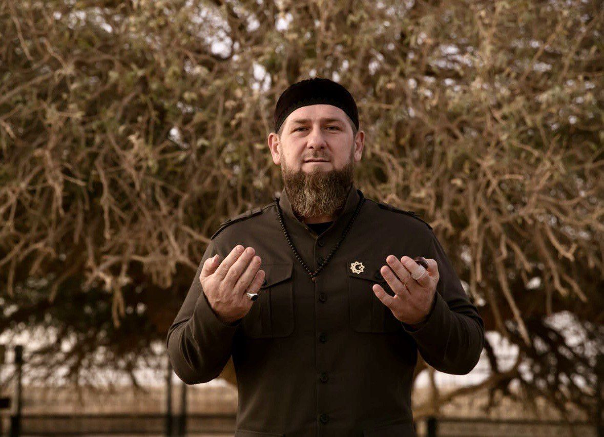 «Сам прошу, чтобы меня освободили от должности»: Рамзан Кадыров прокомментировал слухи о своей отставке