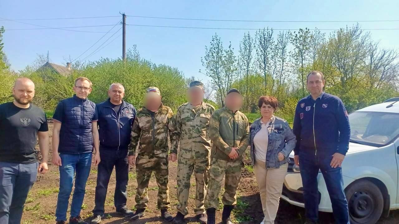 Гумпомощь и посылки от родных доставили бойцам СВО