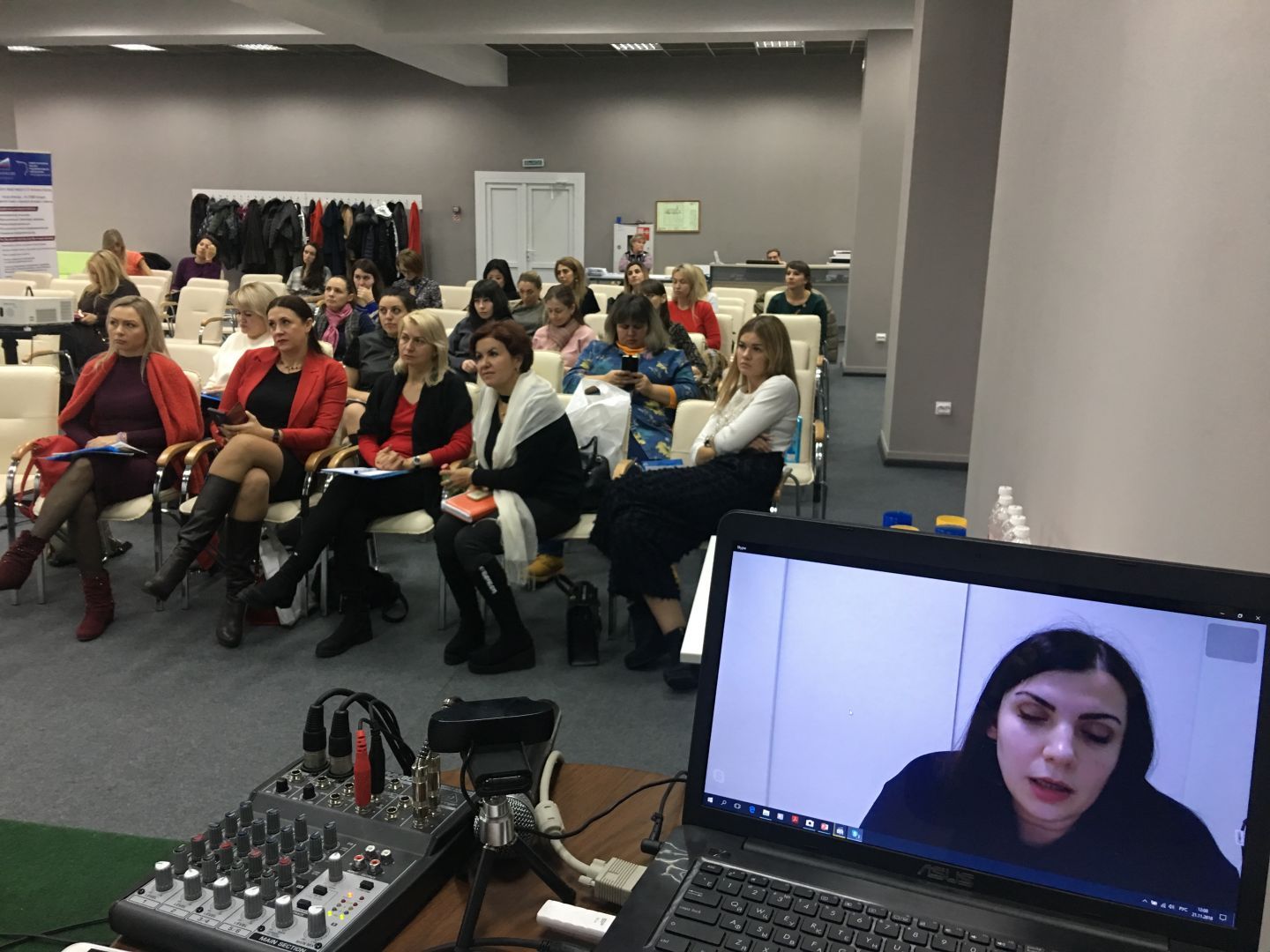 Лучшими бизнес-практиками в направлении женского предпринимательства поделились с представителями бизнеса Ставрополья