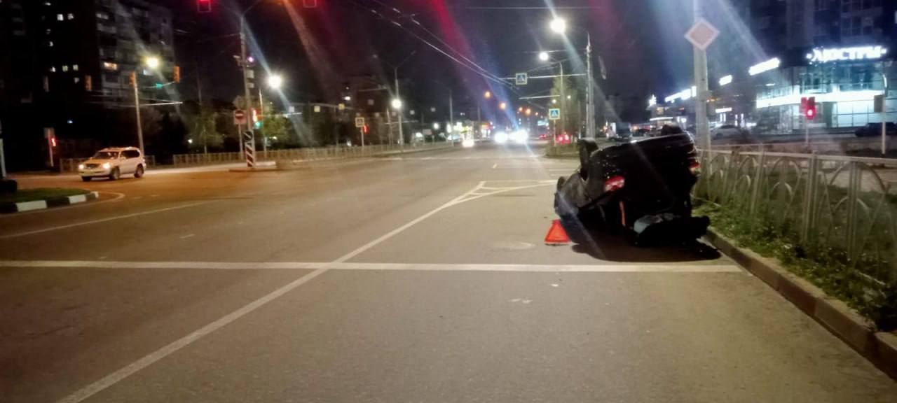 Два человека пострадали в аварии с «перевертышем»