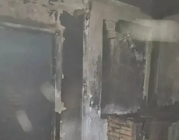 В Невинномысске произошёл пожар в жилом доме, есть пострадавший