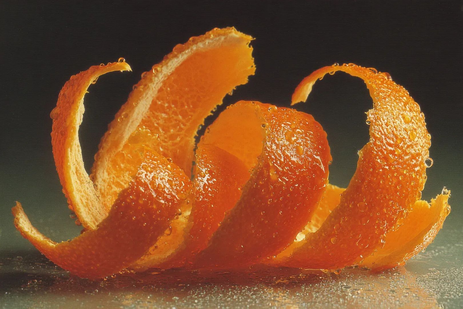 Положил апельсиновые корки в стиральную машину: бельё пахнет 2 недели — бабушка была права