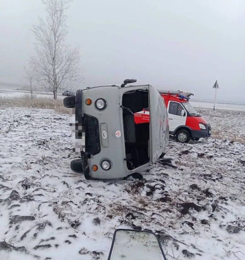 На Ставрополье 4 человека пострадали, опрокинувшись на машине скорой помощи
