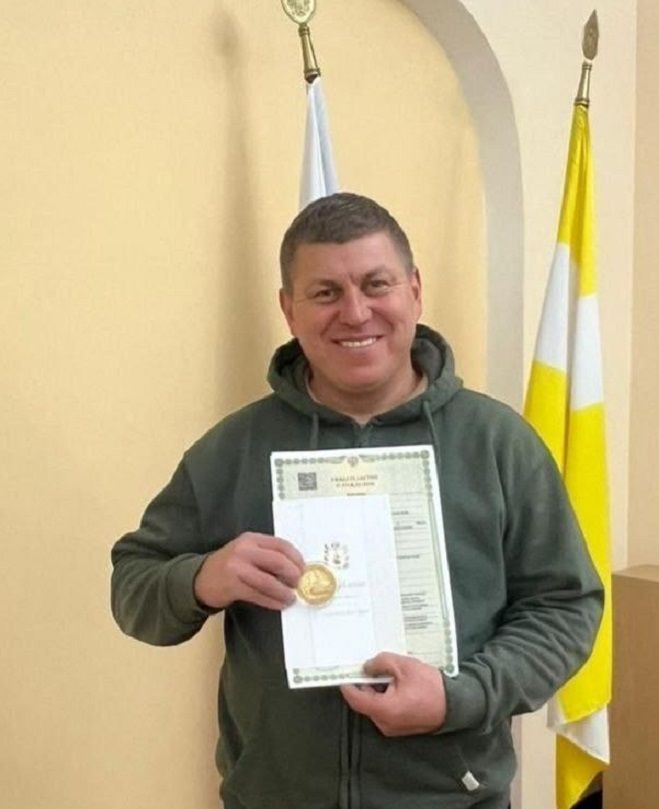 В День отца ессентучанину вручили свидетельство о рождении 11-го ребенка