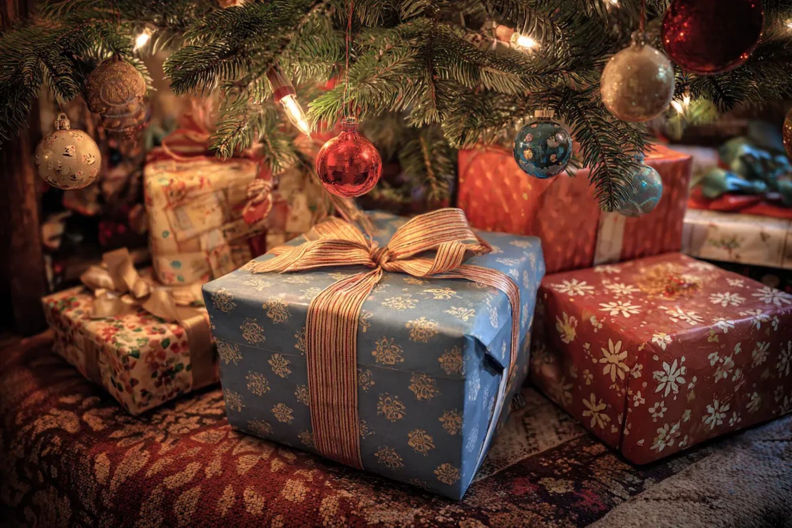 Как попросить подарок, который действительно нужен: 7 фраз без неловкости