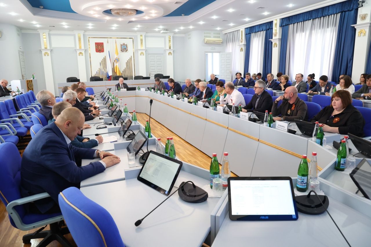 Николай Великдань призвал депутатов активно участвовать в мероприятиях к юбилею Великой Победы