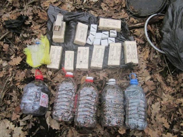 На Ставрополье обнаружен тайник с боеприпасами На Ставрополье обнаружен тайник с боеприпасами
