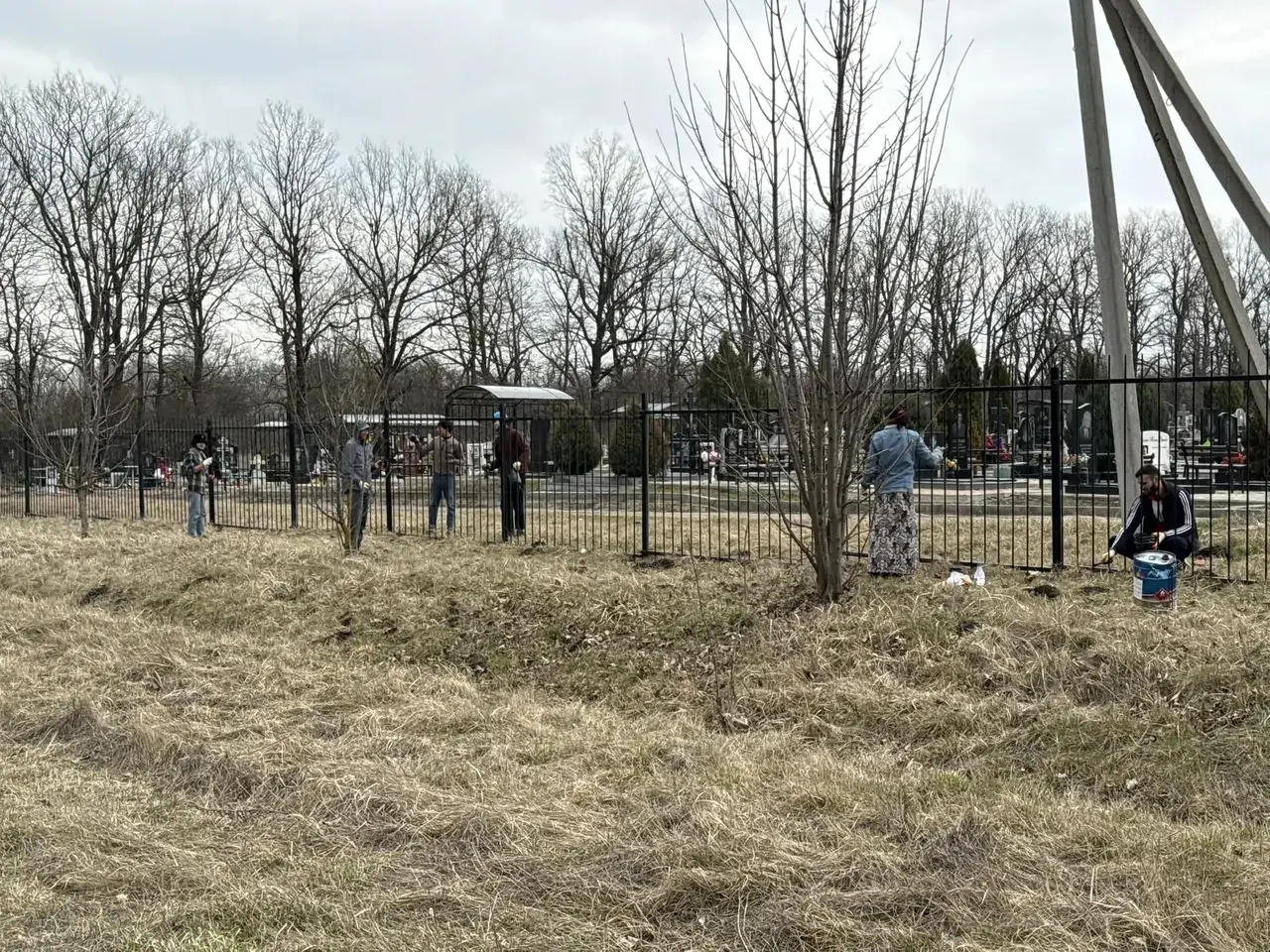 В Ставрополе стартовала уборка кладбищ перед Пасхой