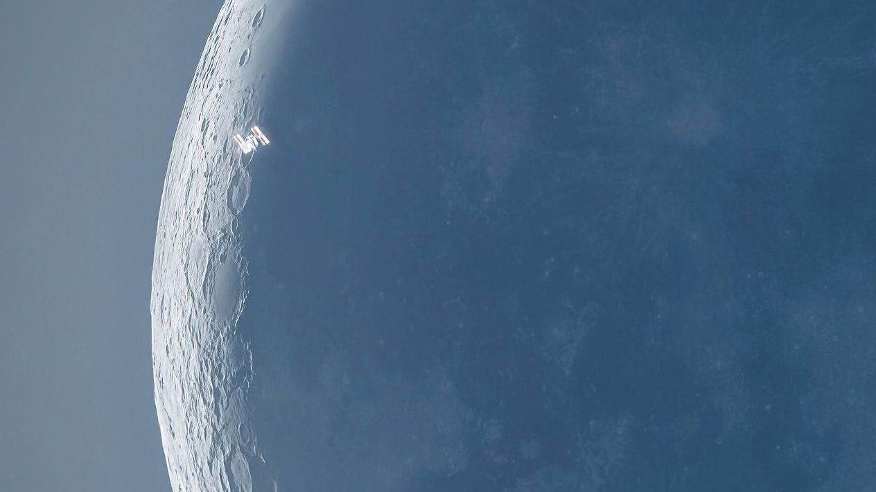 Старшеклассники не смогли найти Луну на этом фото — простите нас, Юрий Алексеевич