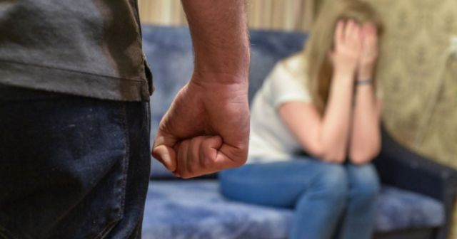 В Ипатово мужчина забрался в дом бывшей сожительницы и изнасиловал её В Ипатово мужчина забрался в дом бывшей сожительницы и изнасиловал её