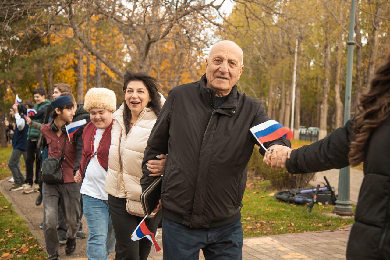 Более тысячи человек объединились в хороводе единства в Пятигорске