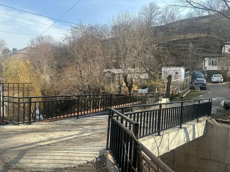 В Кисловодске за 11 млн рублей восстановили пешеходный мост