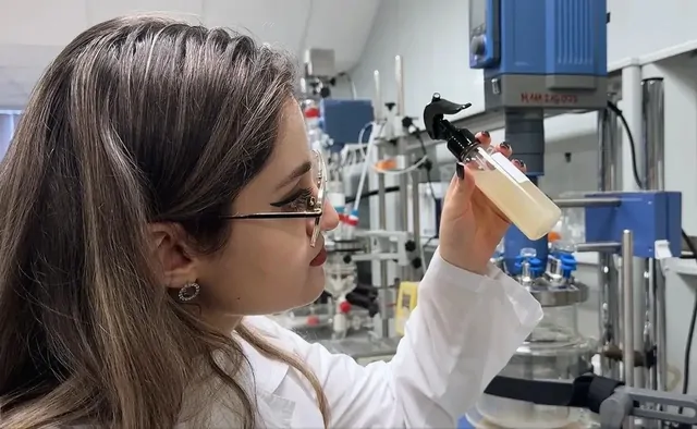 Студентка ставропольского вуза создаёт антимикробную пропитку для медтекстиля и спецодежды