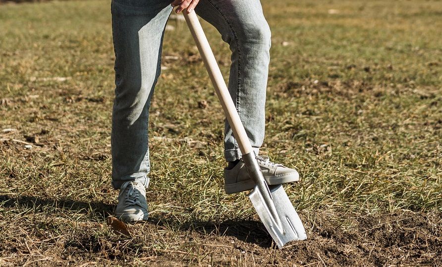 Работа на кладбище заставила ставропольца выплатить почти миллионный долг по алиментам