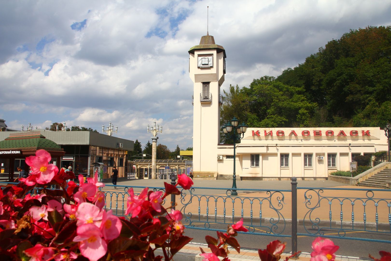 В Кисловодске стартовал бесплатный экскурсионный марафон к 80-летию Победы