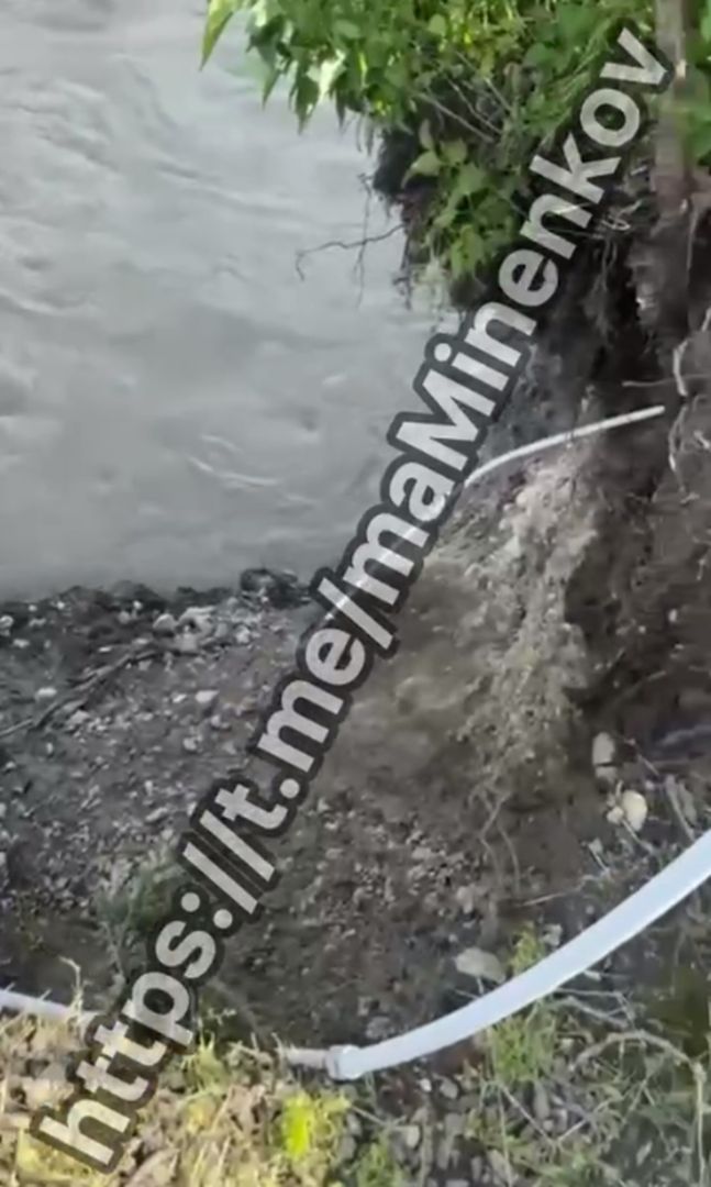 Берег реки Кубань обвалился вблизи жилых домов в Невинномысске