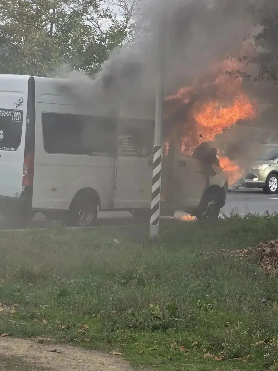 Пассажирский микроавтобус полностью сгорел в селе на Ставрополье Пассажирский микроавтобус полностью сгорел в селе на Ставрополье
