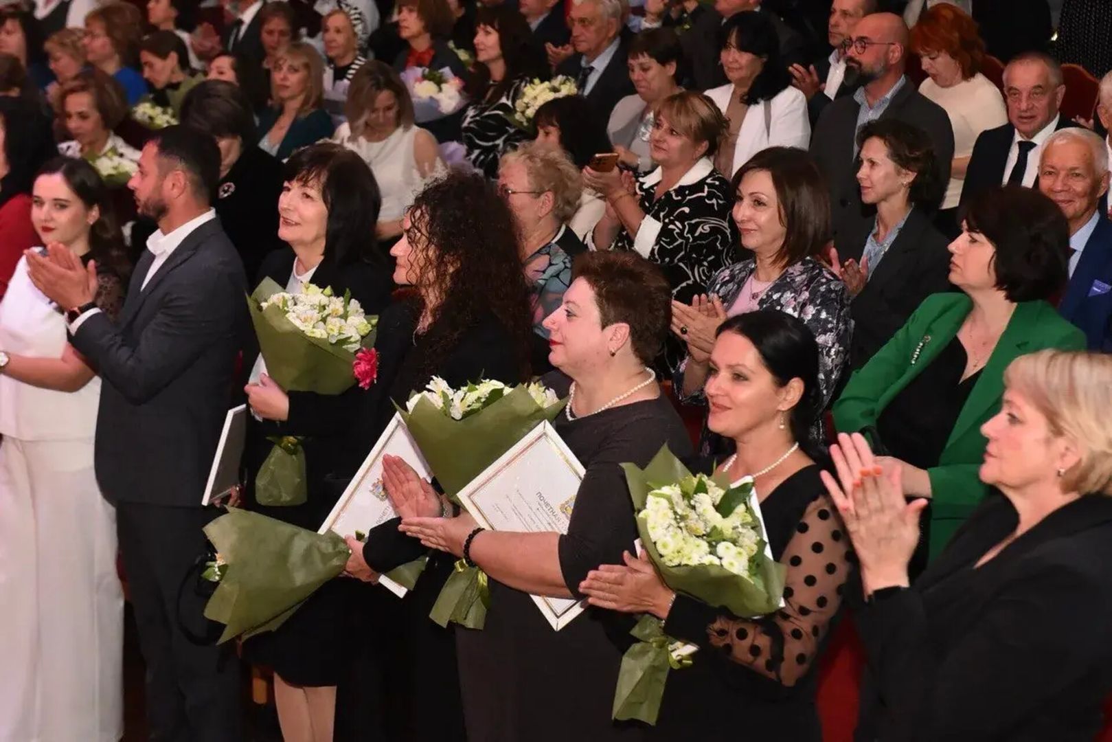 Более 2,7 тысяч педагогов наградили на Ставрополье в 2025 году