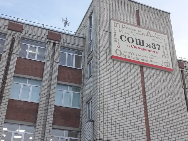 Ставропольцы пожаловались Мизулиной на запрет вальса под иностранную музыку в школе № 37