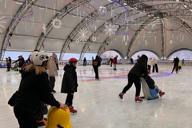 Более тысячи посетителей принял ледовый каток в центре Ставрополя в минувшие выходные