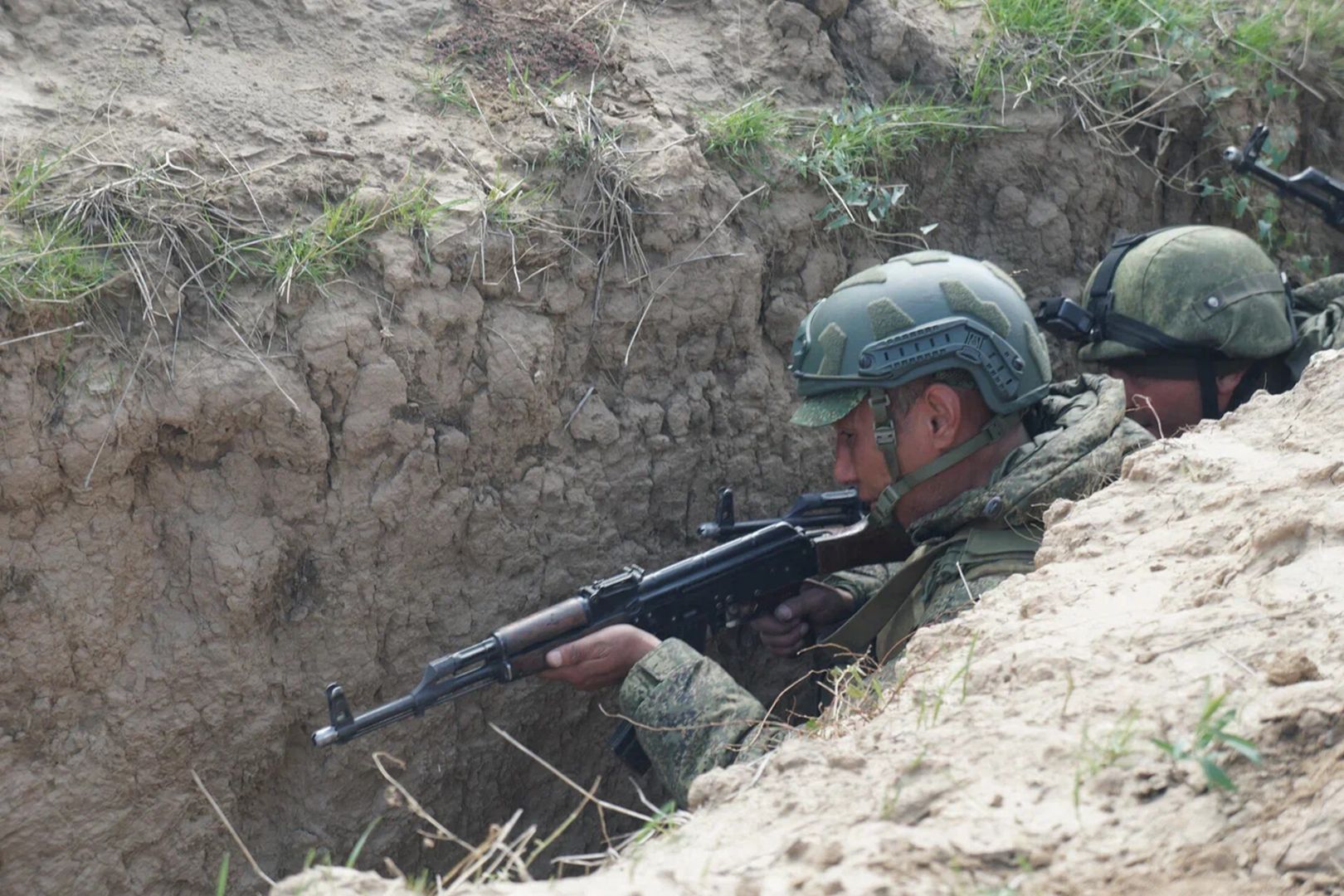 Военнослужащие на первом контракте освоили тактику штурма в условиях, приближенных к боевым