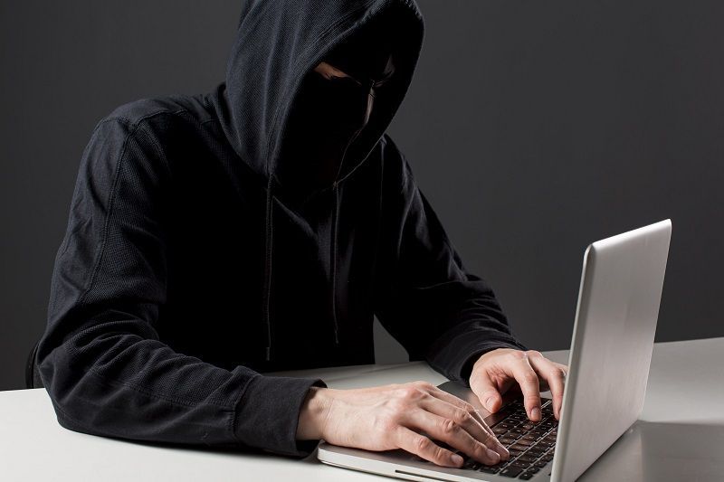 Мошенники рассылают россиянам поддельные уведомления Госуслуг о подозрительном входе