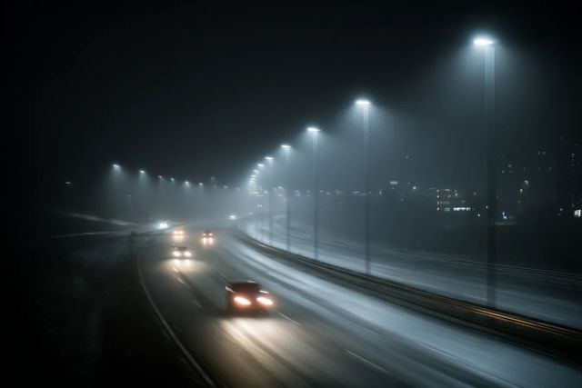 Вот что на самом деле означает мигание фарами встречных водителей: 4 сигнала, которые должен знать каждый