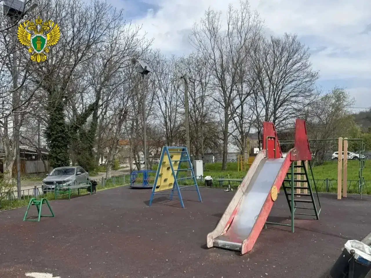 В Пятигорске ребенку оторвало фалангу пальца во время катания на горке