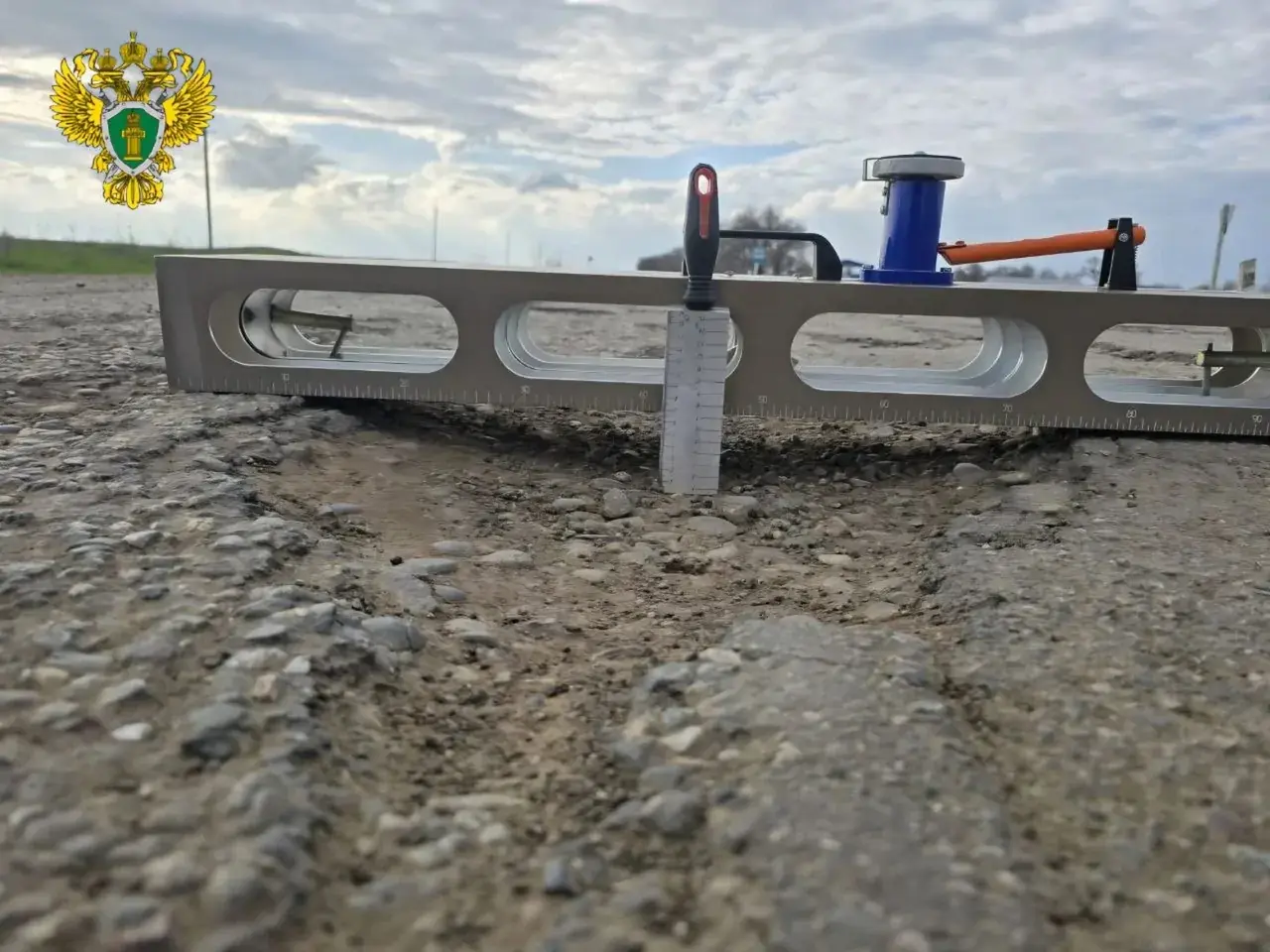 Не асфальт, а решето: в Ипатовском округе проверяют состояние дорог трёх аулов