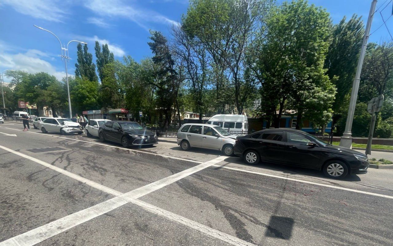 Пять машин столкнулись в Пятигорске
