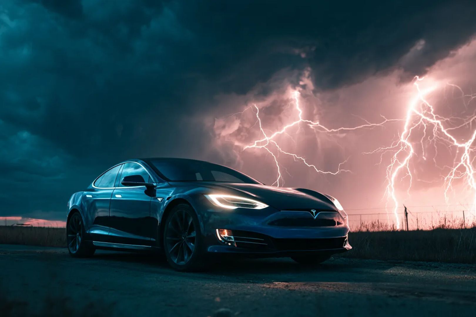 Секретная разработка Tesla: автомобиль, который заряжается от воздуха