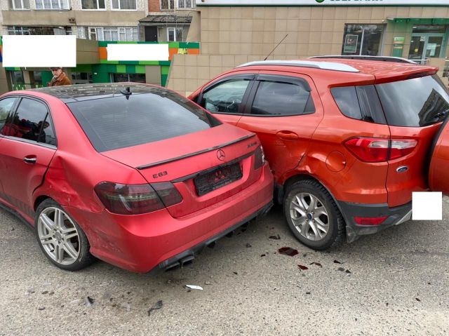 В центре Ставрополя произошло ДТП, погиб человек В центре Ставрополя произошло ДТП, погиб человек