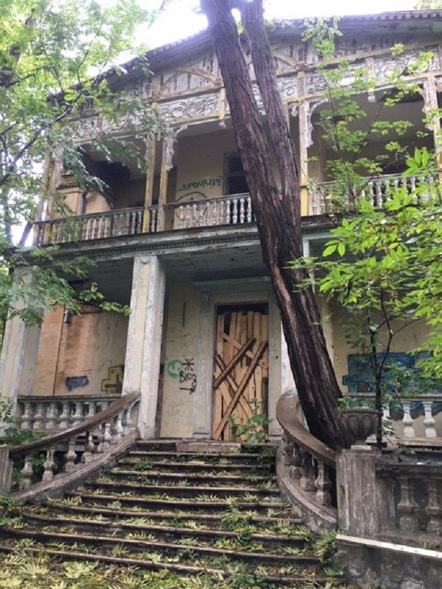 Суд удовлетворил иск о сохранении исторической дачи «Ёлочка» в Ессентуках