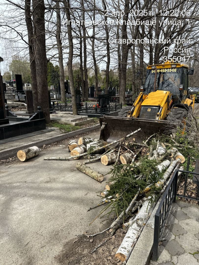 Муниципальные кладбища краевой столицы готовят к Пасхе и памятным дням